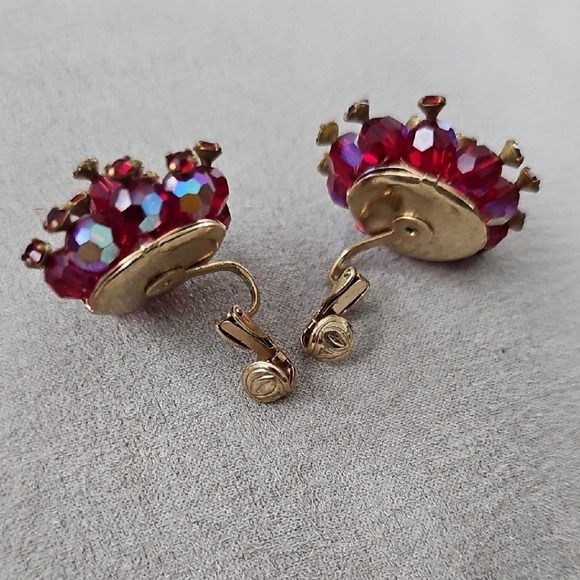 Ruby Red Crystal Aurora Borealis & Rhinestone Vintage Cluster‎ Clip On Earrings - Picture 4 of 13